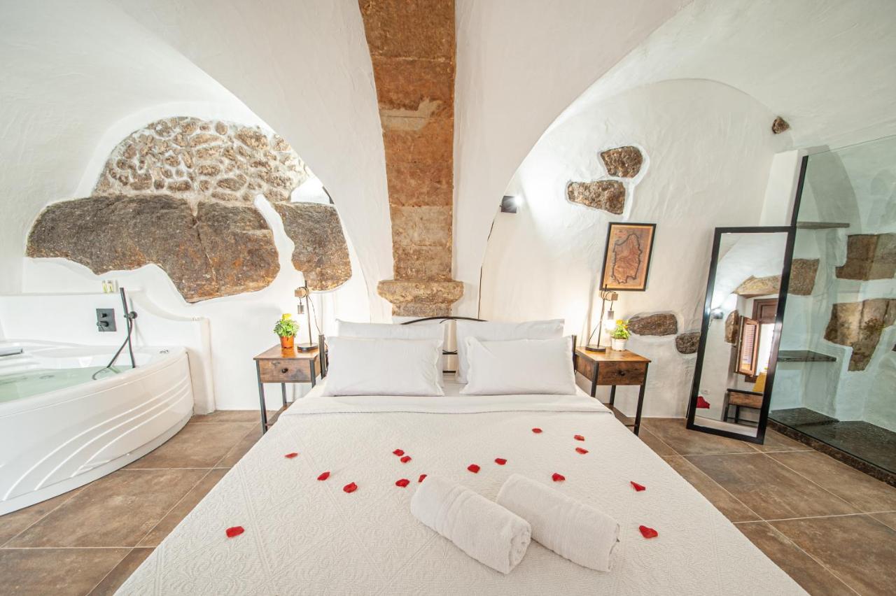 Romantic Loft With Jacuzzi In The Castle Кастельсардо Экстерьер фото