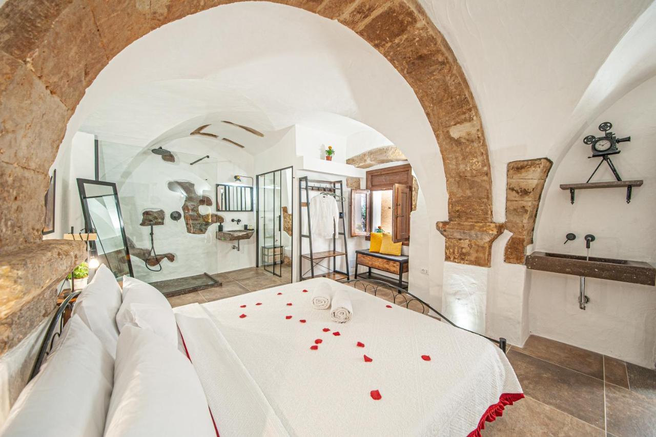 Romantic Loft With Jacuzzi In The Castle Кастельсардо Экстерьер фото